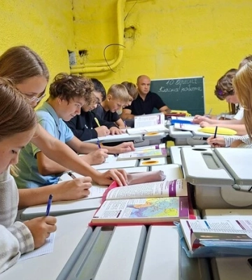 Повітряна тривога – не кінець уроку: у школах Києва запроваджено нові правила