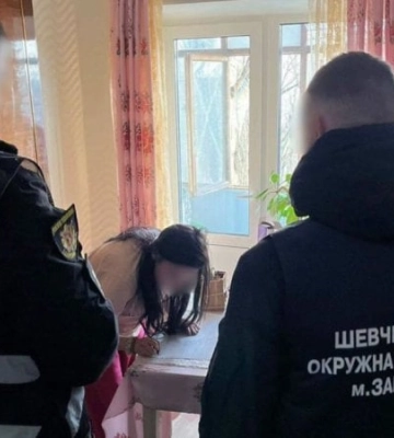 Просили $2000 за двох дітей: у Запоріжжі судитимуть матір та її спільницю