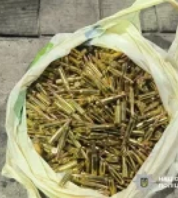 На Волині викрили схему збуту зброї із зони бойових дій, затримано трьох підозрюваних