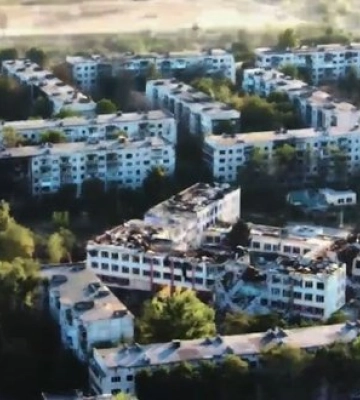 Разрушенные мосты, обрушенные подъезды и выжженные кварталы: кадры из прифронтовой Дружковки. ВИДЕО