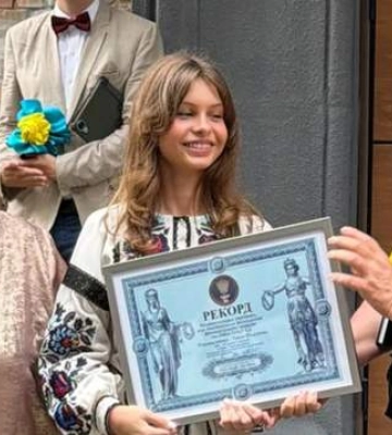 15-летняя киевлянка поразила всю Украину своим знанием французского языка
