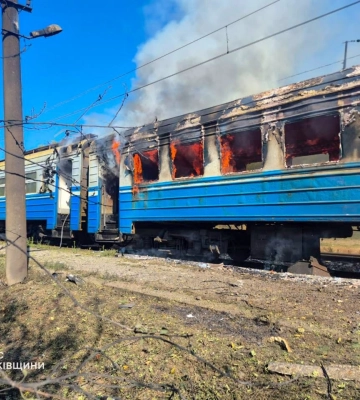 ВС РФ ударили по поезду в Харьковской области, есть погибший, много раненых