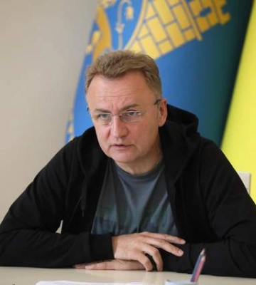 Садовий заявив, що в службовому авто знайшли пристрій, схожий на прослуховуючий