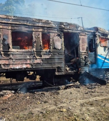 На Харківщині через ворожий удар по приміському поїзду загинула людина, є поранені