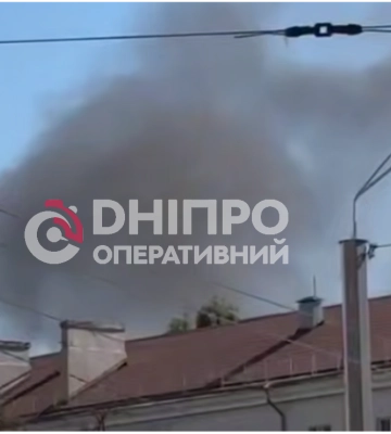 В Днепре недалеко от железнодорожного вокзала произошел пожар: кадры и подробности с места события