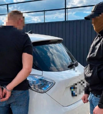 Лікар на Рівненщині просив у чоловіка за зняття з розшуку ТЦК та працевлаштування з бронню 16 тис. доларів