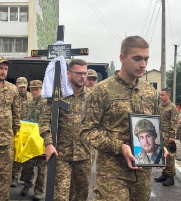 Був добрим і цілеспрямованим: у Луцьку попрощались з молодим військовим Романом Григор'євим
