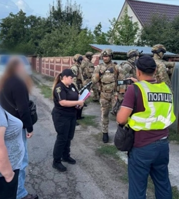 В Киевской области из автомобиля расстреляли мужчину и женщину
