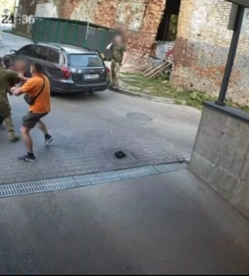 У Львові чоловік у формі дістав зброю під час мобілізаційного конфлікту – ДБР