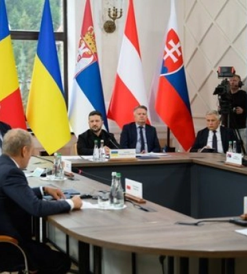 На саміті "Карпатської вісімки" підготували більш ніж 50 угод на суму понад мільярд євро, - Зеленський