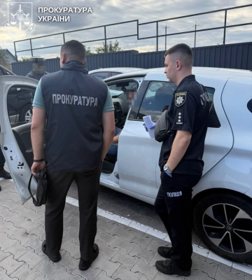 Гроші за вплив на рішення ТЦК - на Рівненщині викрито лікаря