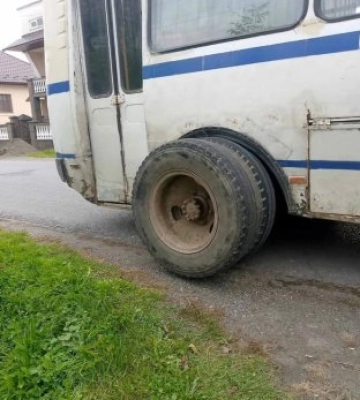«Їздити страшно»: закарпатці обурені станом автобусів на маршруті Хуст – Копашново