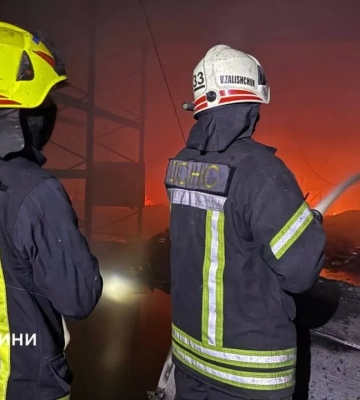 За сутки РФ нанесла удар по Киевской области с помощью дронов, повредив пять складских помещений