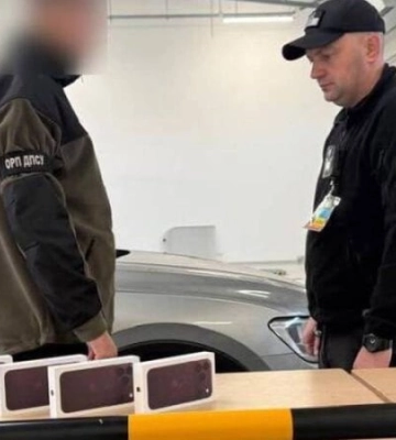 На Львівщину намагалися незаконно завезти нові iPhone на 850 тис. грн