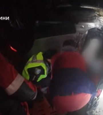 Поблизу села Горбаків рятувальники деблокували тіло загиблої в ДТП жінки (ВІДЕО)