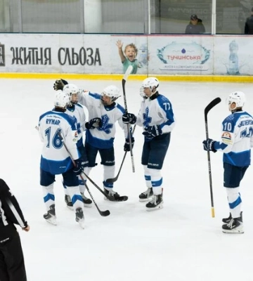 «Сокіл» із яскравим камбеком завоював Кубок України з хокею