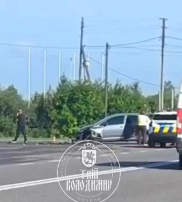 Від удару авто злетіло в кювет і перекинулося: на Волині сталася ДТП
