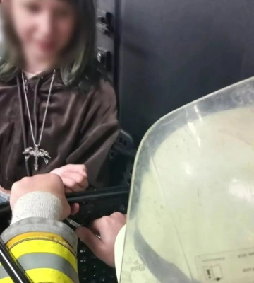 У Запоріжжі рятувальники звільнили палець 10-річної дівчинки з пастки