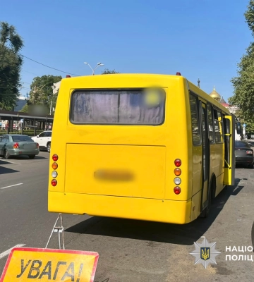 В Одесі маршрутка в’їхала в легковик: постраждали дівчина та жінка