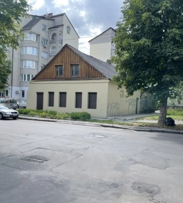 У Луцьку продають комунальний будинок за 2,6 млн. Фото