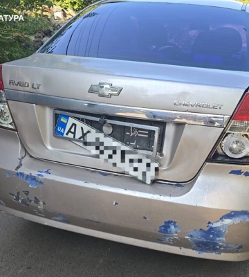 Російський дрон влучив неподалік автівки поблизу Харкова