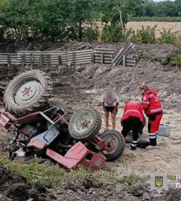 Поліція Тернопільщини встановлює обставини зпгибелі тракториста у ДТП