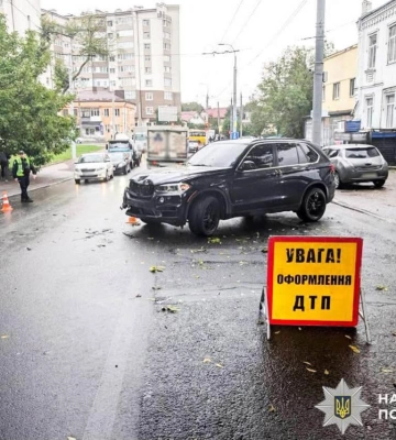 У Рівному внаслідок автопригоди травмувався водій мотоцикла (ФОТО)