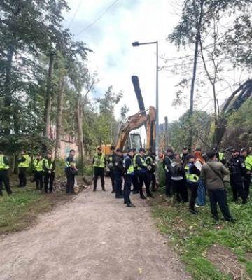 Полиция оцепила зону вырубки на Теремках в Киеве