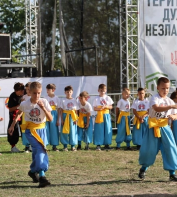 Два дні музики, спорту та видовищних поєдинків: біля Луцька відбувся фестиваль «Дух Незламних»