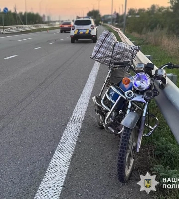 На Житомирщині молодик на BMW зіткнувся з мотоциклом під кермуванням пенсіонера