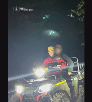 Пішов за грибами і заблукав. Рятувальники Прикарпаття розшукали чоловіка