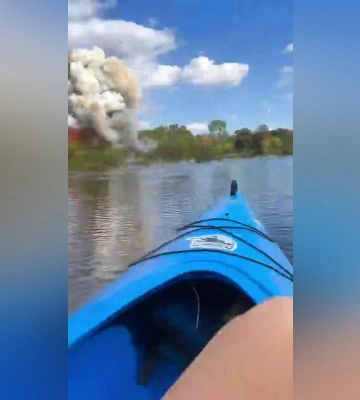 Под Киевом прямо перед парой на каяке взорвался российский дрон (видео)