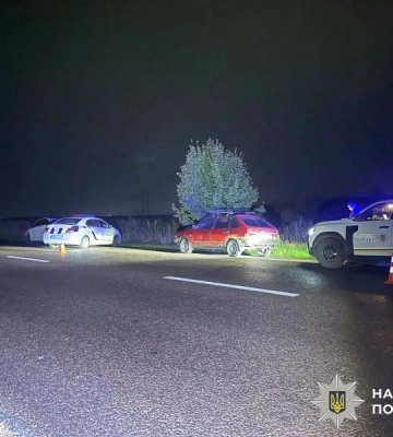 Проник через багажник і зламав замок запалювання: у Рівному викрали автомобіль