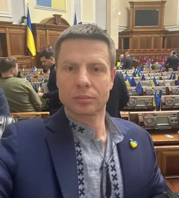 Депутат Гончаренко заявил об обнаружении прослушки в автомобиле