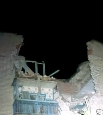 Дрон попал в пятиэтажку в Славянске: под завалами на четвёртом этаже погиб мужчина. ФОТО