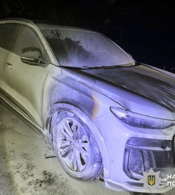 Поліцейські повідомили про підозру зловмиснику, який у Рівному підпалив елітну автівку