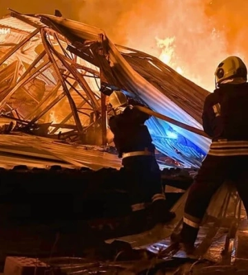 Атака на Київщину: у Бучанському районі палає підприємство