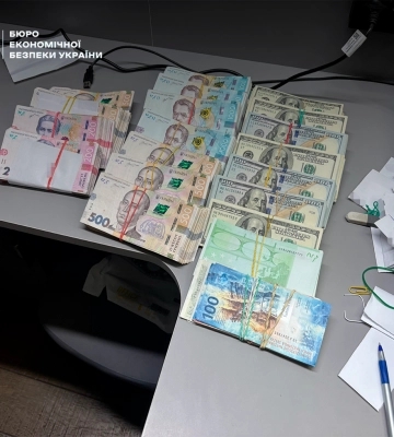БЕБ викрило мережу конвертцентрів з оборотом 23,5 млрд грн: вилучили 130 млн грн готівки