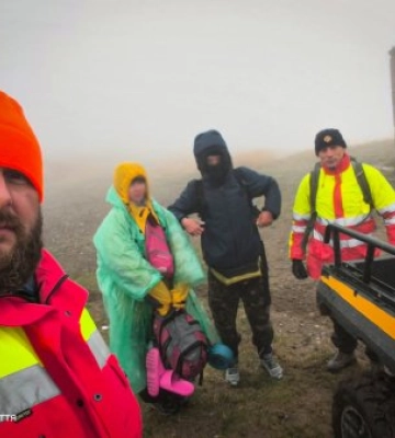 Негода на вершині: закарпатські рятувальники евакуювали двох 22-річних туристів із гори Стій