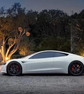 Tesla знову просить 50 тисяч доларів за Roadster, якого ще ніхто не бачив