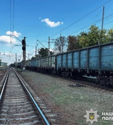 На Київщині пасажирський потяг на переїзді збив 18-річного велосипедиста