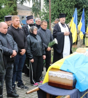 Мати поховала вже другого сина: на Волині провели в останню дорогу Героя Романа Юрчука