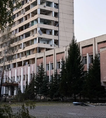 Росіяни скинули авіабомбу на Сумський державний університет