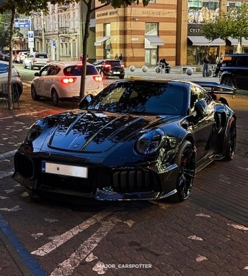 700 сил и 2,5 с до сотни: в Украине появился новейший спорткар Porsche на "бляхах" 