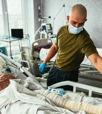 У харківському шпиталі захиснику провели надскладну реконструкцію судини