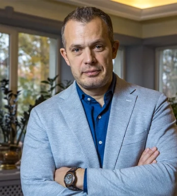 «У мене бізнес «типового ларьочника». Ветеран зеленої енергетики Ігор Тинний пояснює, як захищає свої станції від обстрілів, і лає владу