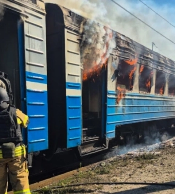 ДСНС: Росія вдарила дроном по залізниці на Вінниччині, спалахнула пожежа
