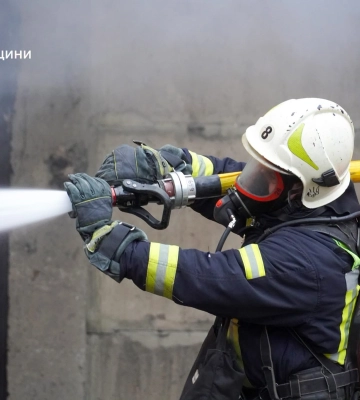 У Стрию горіла квартира: рятувальники евакуювали 10 людей