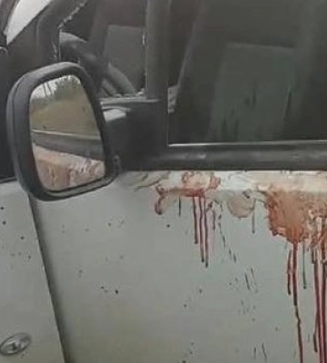 Важко поранено працівників "Укрпошти" унаслідок удару дроном по пересувному відділенню на Сумщині. ФОТОрепортаж