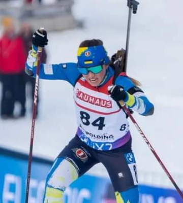 Відома українська біатлоністка, яка народилась в Росії, стала масажисткою в юніорській збірній